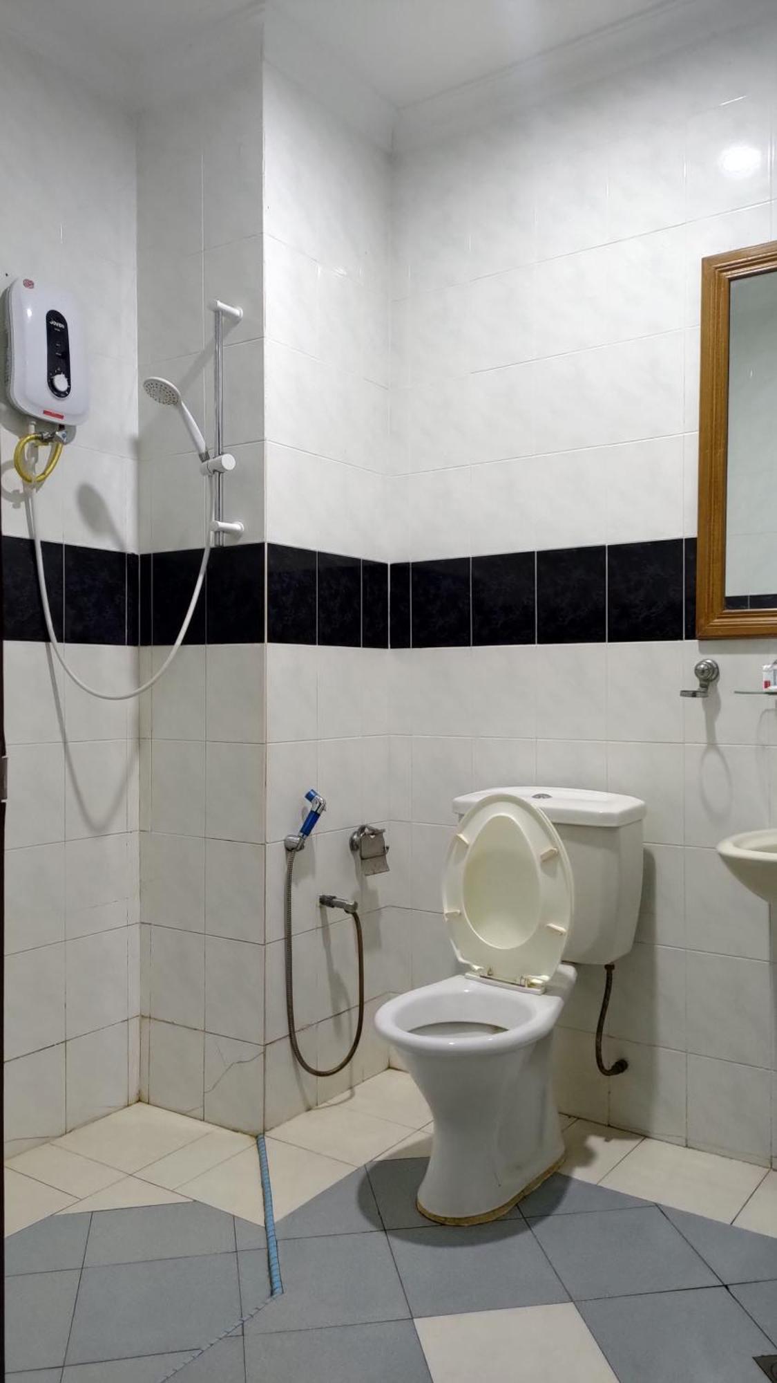 The Upper Deck Hotel Kudat Eksteriør bilde
